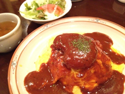 beer hall CAVERNのオムライス